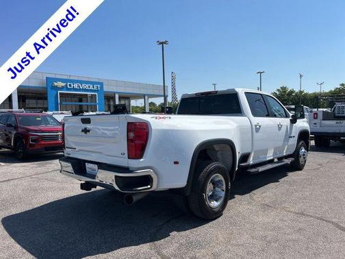 Summit White 2026 Chevrolet Silverado 3500 LT