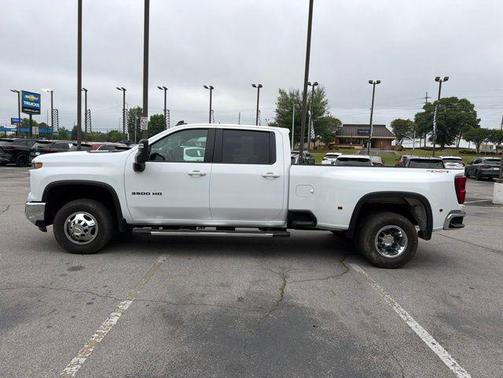 Summit White 2026 Chevrolet Silverado 3500 LT
