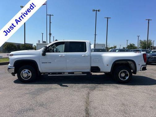Summit White 2026 Chevrolet Silverado 3500 LT