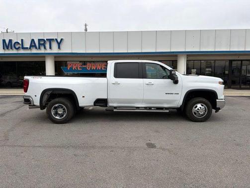 Summit White 2026 Chevrolet Silverado 3500 LT