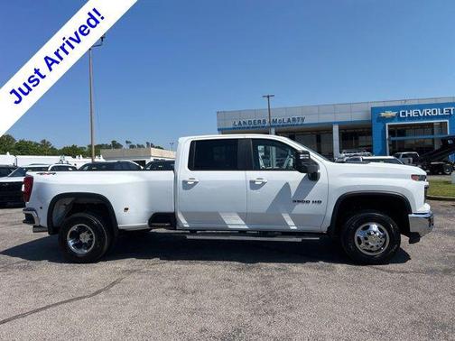 Summit White 2026 Chevrolet Silverado 3500 LT