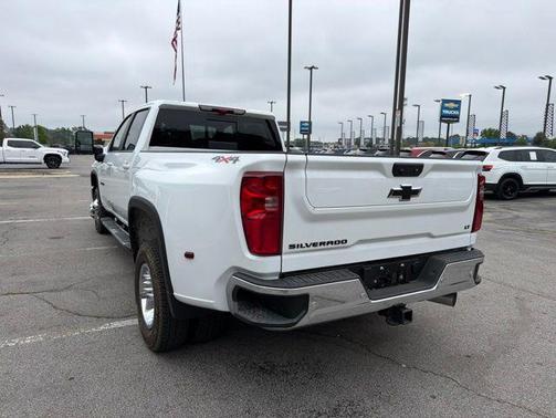Summit White 2026 Chevrolet Silverado 3500 LT
