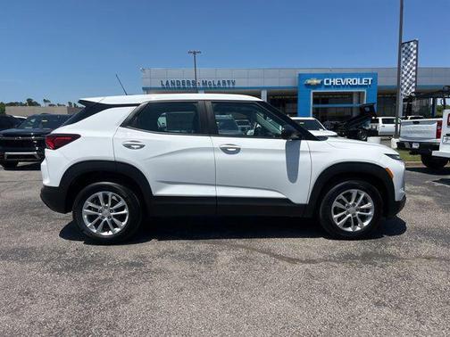 Summit White 2026 Chevrolet Trailblazer LS