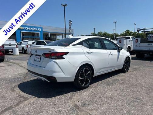 Aspen White Tricoat 2024 Nissan Versa 1.6 S