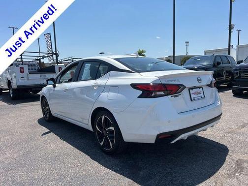 Aspen White Tricoat 2024 Nissan Versa 1.6 S