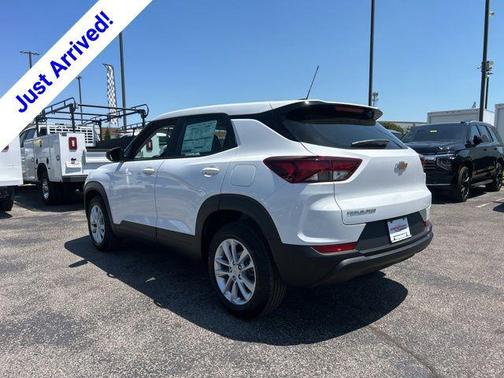 Summit White 2026 Chevrolet Trailblazer LS