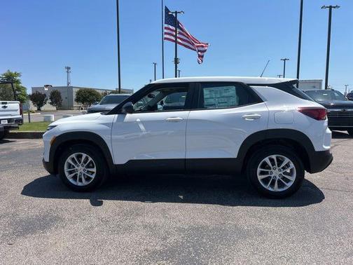 Summit White 2026 Chevrolet Trailblazer LS