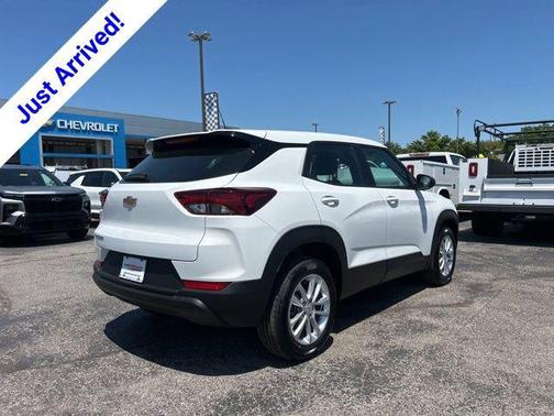 Summit White 2026 Chevrolet Trailblazer LS