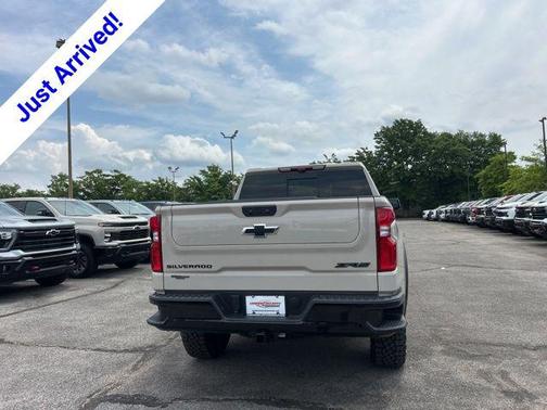 White Sands 2026 Chevrolet Silverado 1500 ZR2