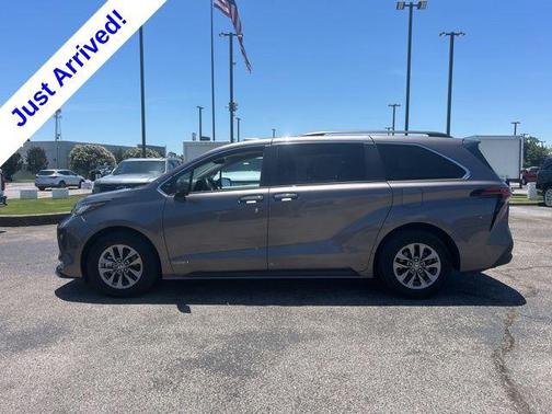 Predawn Gray Mica 2021 Toyota Sienna XLE 8 Passenger
