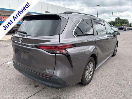 Predawn Gray Mica 2021 Toyota Sienna XLE 8 Passenger