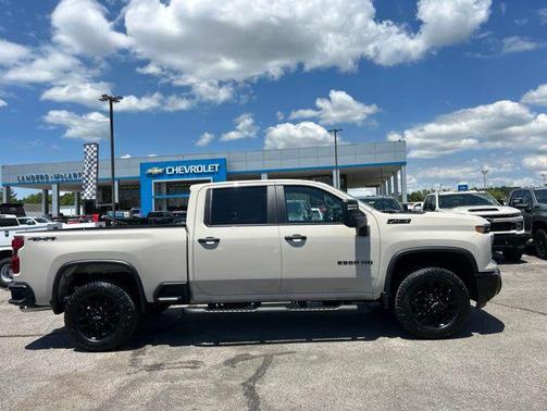 White Sands 2026 Chevrolet Silverado 2500 Custom