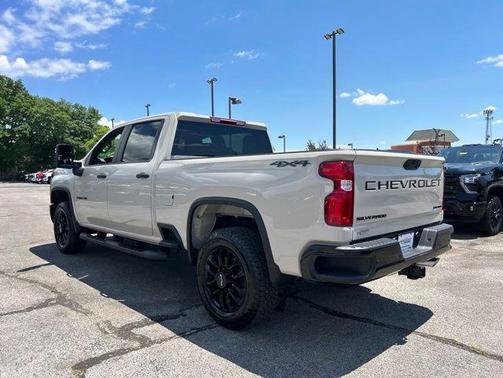 White Sands 2026 Chevrolet Silverado 2500 Custom