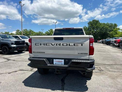 White Sands 2026 Chevrolet Silverado 2500 Custom