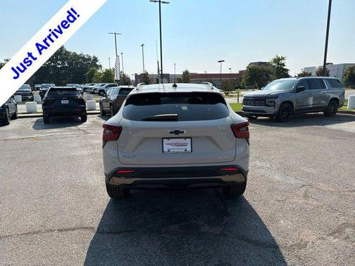 White Sands 2026 Chevrolet Trax FWD ACTIV