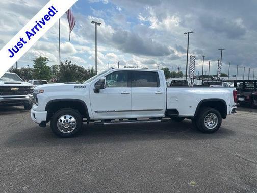 Summit White 2026 Chevrolet Silverado 3500 High Country