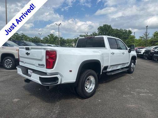 Summit White 2026 Chevrolet Silverado 3500 High Country