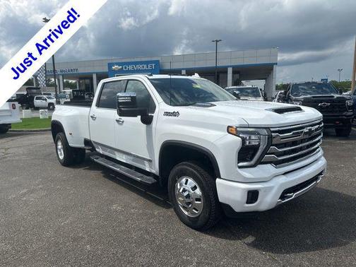 Summit White 2026 Chevrolet Silverado 3500 High Country
