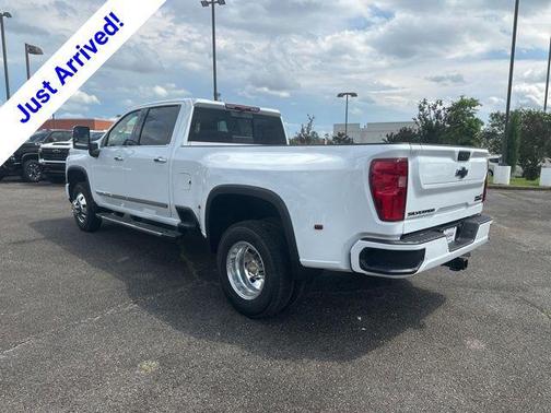 Summit White 2026 Chevrolet Silverado 3500 High Country