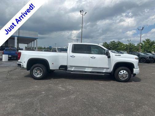 Summit White 2026 Chevrolet Silverado 3500 High Country