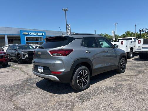 Sterling Gray Metallic 2026 Chevrolet Trailblazer LT