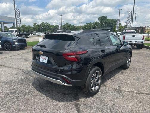 Mosaic Black Metallic 2026 Chevrolet Trax LT
