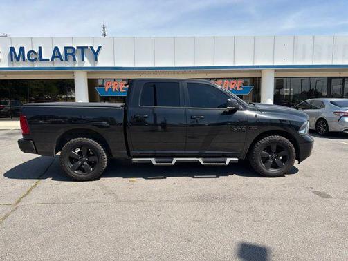 Brilliant Black Crystal Pearlcoat 2018 RAM 1500 Big Horn