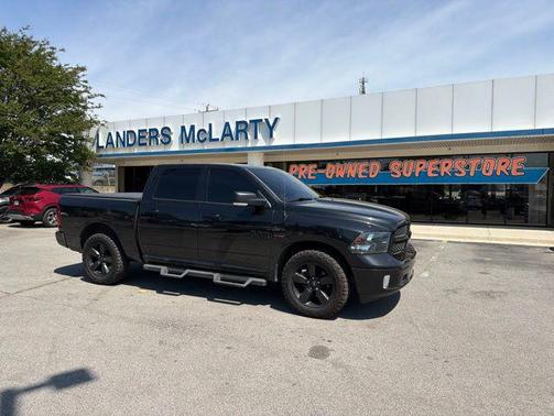 Brilliant Black Crystal Pearlcoat 2018 RAM 1500 Big Horn