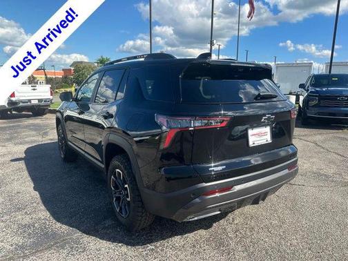 Mosaic Black Metallic 2026 Chevrolet Equinox FWD ACTIV