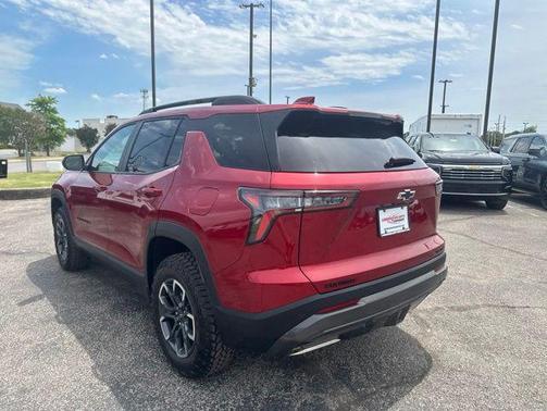 Radiant Red Tintcoat 2026 Chevrolet Equinox FWD ACTIV