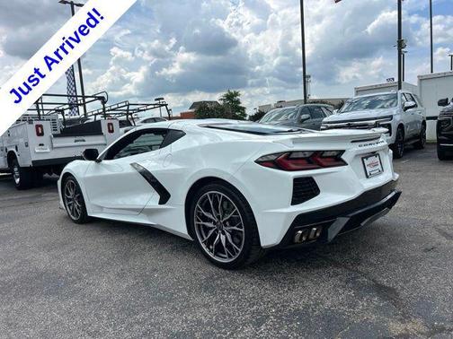 Arctic White 2025 Chevrolet Corvette Stingray w/2LT