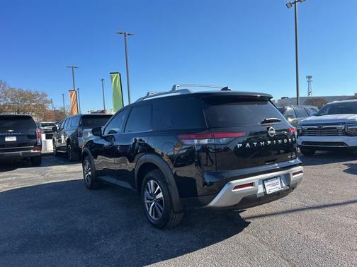 2024 Nissan Pathfinder SL 4WD