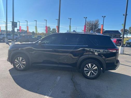 2024 Nissan Pathfinder SL 4WD