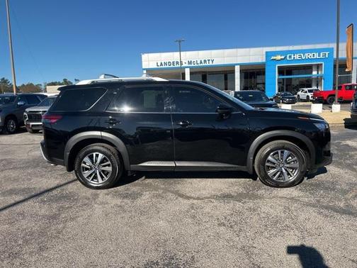 2024 Nissan Pathfinder SL 4WD