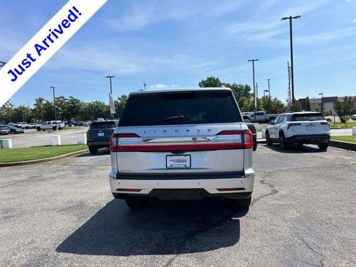 Ingot Silver Metallic 2019 Lincoln Navigator L Select