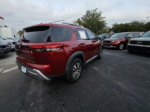 2022 Nissan Pathfinder SL 4WD