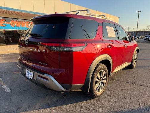 2022 Nissan Pathfinder SL 4WD