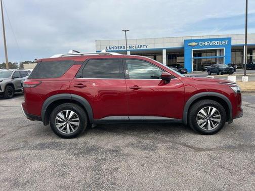 2022 Nissan Pathfinder SL 4WD