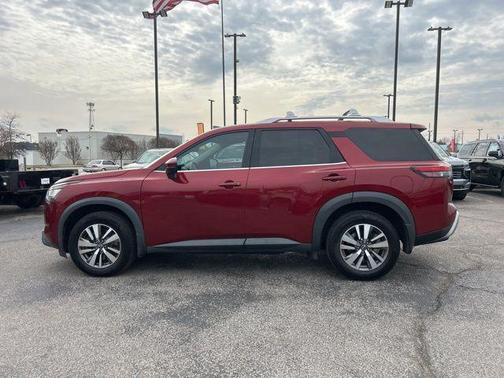 2022 Nissan Pathfinder SL 4WD