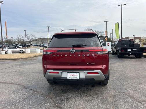 2022 Nissan Pathfinder SL 4WD