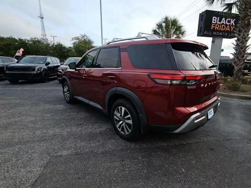 2022 Nissan Pathfinder SL 4WD
