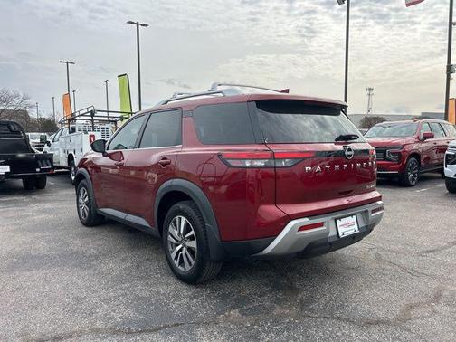 2022 Nissan Pathfinder SL 4WD