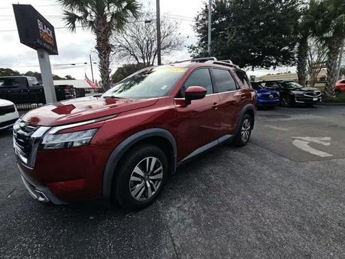 2022 Nissan Pathfinder SL 4WD