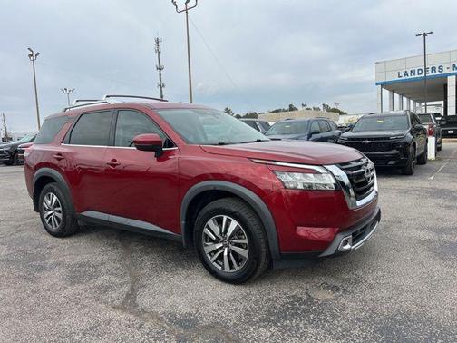 2022 Nissan Pathfinder SL 4WD