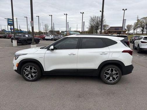 Snow White Pearl 2022 Kia Seltos EX