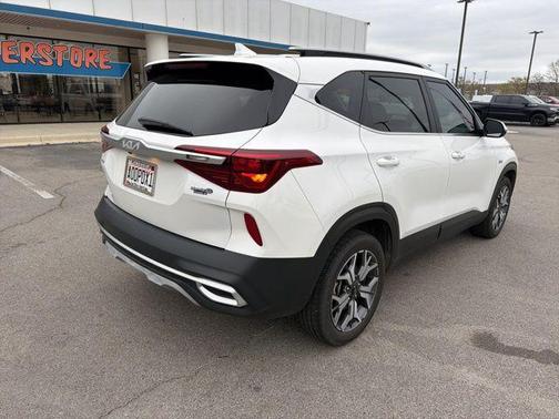 Snow White Pearl 2022 Kia Seltos EX