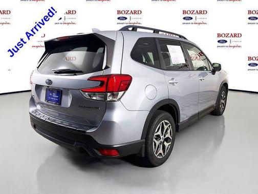 Ice Silver Metallic 2023 Subaru Forester Premium