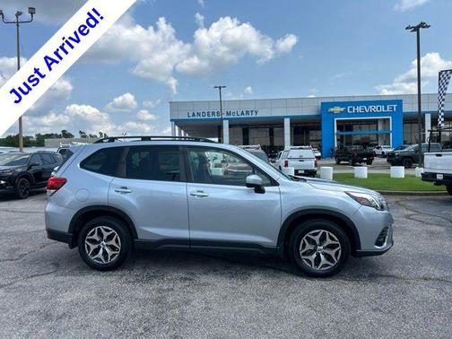 Ice Silver Metallic 2023 Subaru Forester Premium