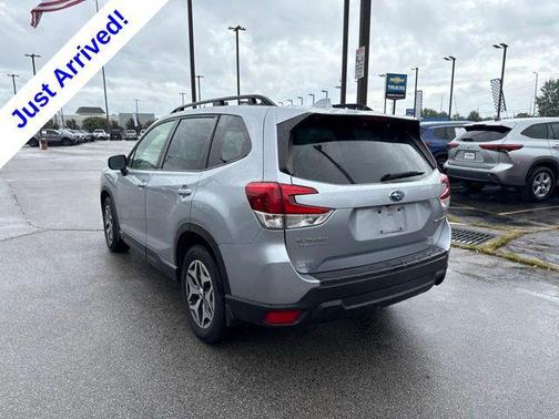 Ice Silver Metallic 2023 Subaru Forester Premium