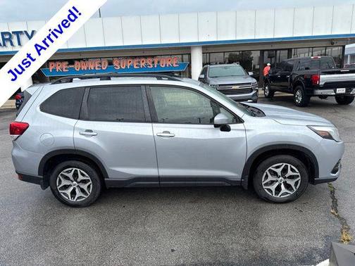 Ice Silver Metallic 2023 Subaru Forester Premium